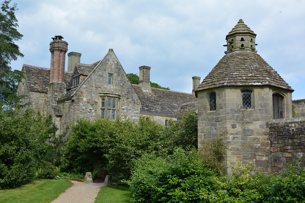 The Allure of the Country House Mystery: Why We Still Love a Closed Circle